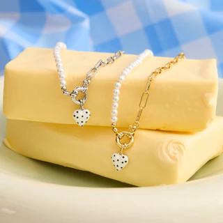 Petite Polka Dot Necklace สร้อยคอห้อยชาร์มหัวใจลายจุด
