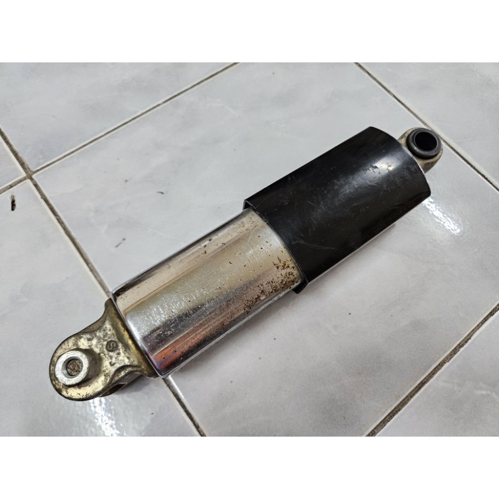 โช๊คหลัง 1ข้าง แท้มือสอง เก่าญี่ปุ่น สภาพดี Honda C92 C95