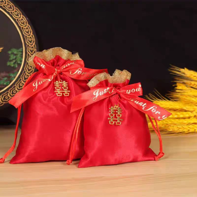 giftpackaging🍬ถุงผ้าหูรูดสีแดง ถุงผ้าซานตินขอบทองประดับโบว์ ถุงของขวัญ ใส่ของรับไหว้ ที่ระลึก