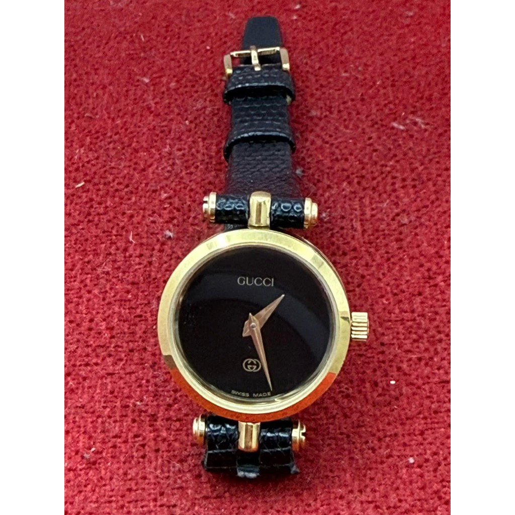 GUCCI Quartz SWISS ตัวเรือนทองชุบลงยาสีดำ นาฬิกาผู้หญิง มือสองของแท้