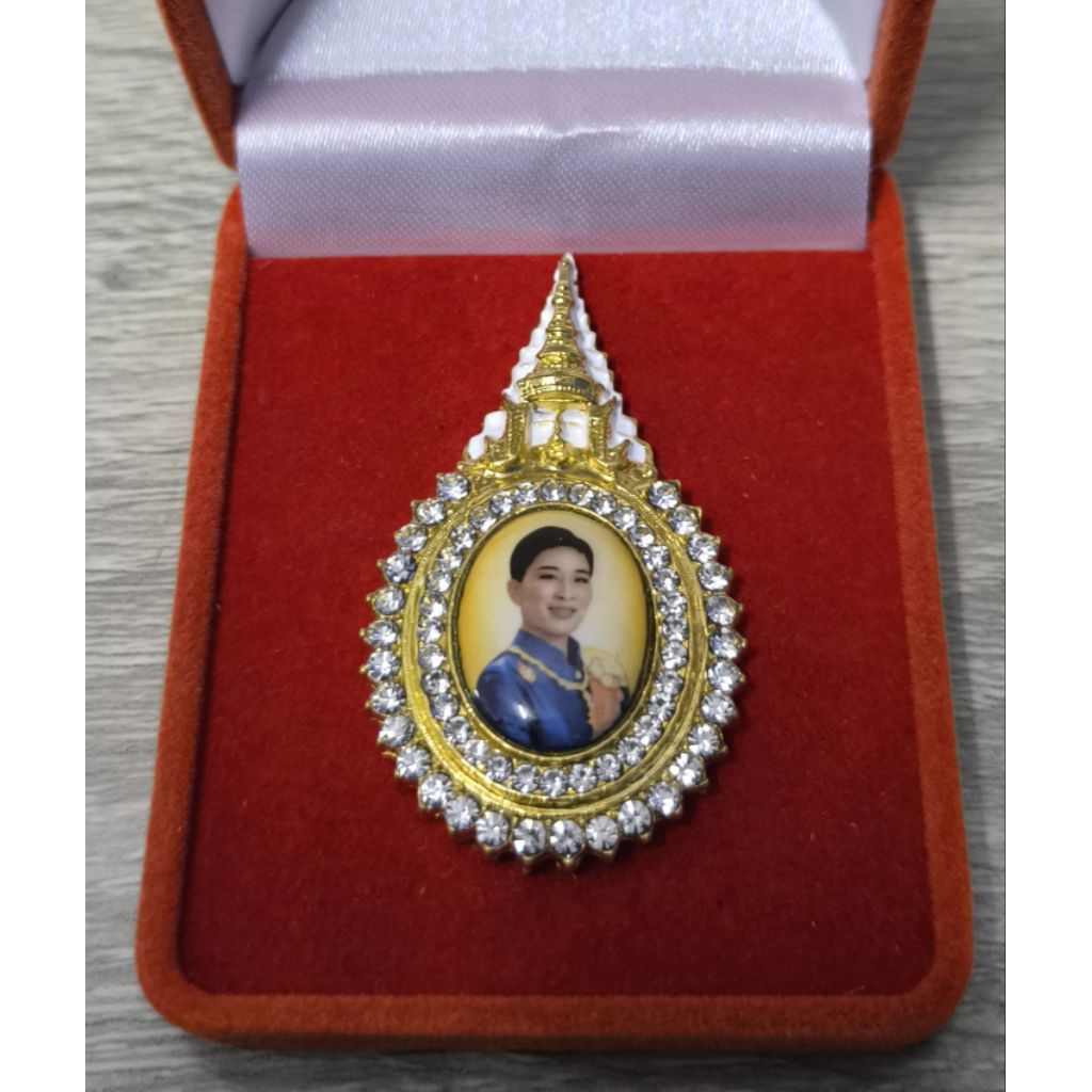 ล็อกเก็ต เข็มกลัด จี้ห้อยคอ พระบรมฉายาลักษณ์ พระองค์ภา (พร้อมกล่อง)!!! สินค้าสวยงาม คมชัด สินค้าพร้อมส่งครับ.