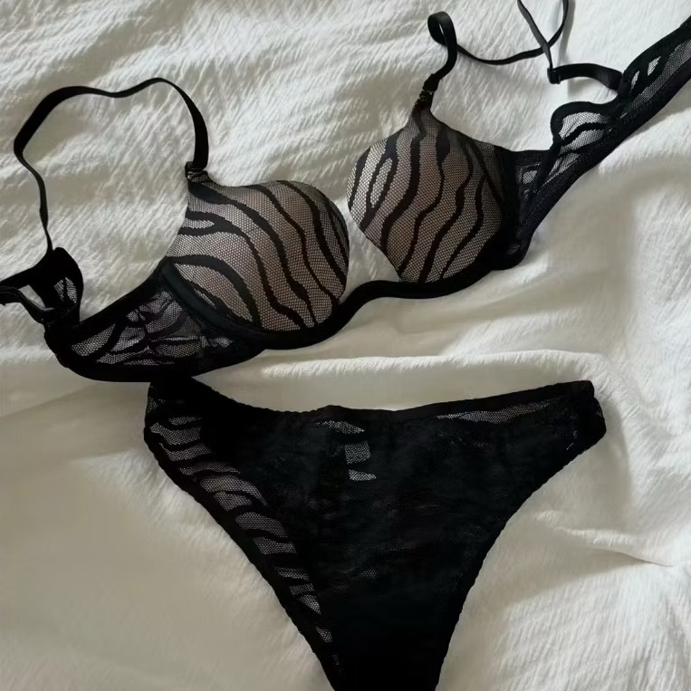 เสื้อชั้นในผู้หญิง บราเซ็กซี่ ดันทรง ยกกระชับ หน้าอกเล็กดูใหญ่ ฟองน้ำหนา นุ่ม ใส่สบาย ดีไซน์ลูกไม้ เซ็กซี่ ชุดบรา