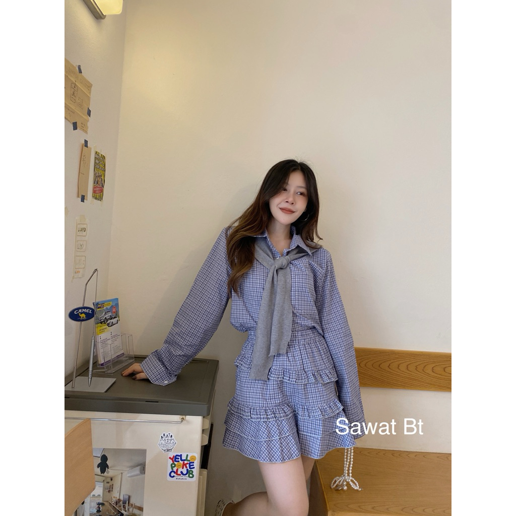 Sawat_bt สินค้าใหม่พร้อมส่ง เซตสก๊อตดีเทลเสื้อเชิ้ตoversize มีฟองน้ำเสริมไหล่ แต่งกป 1ใบ