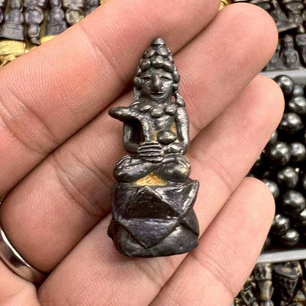พระบัวเข็ม พระอุปคุตชนะมาร ประทับนั่งบนฐานดอกบัวศิลปะล้านนาเก่า