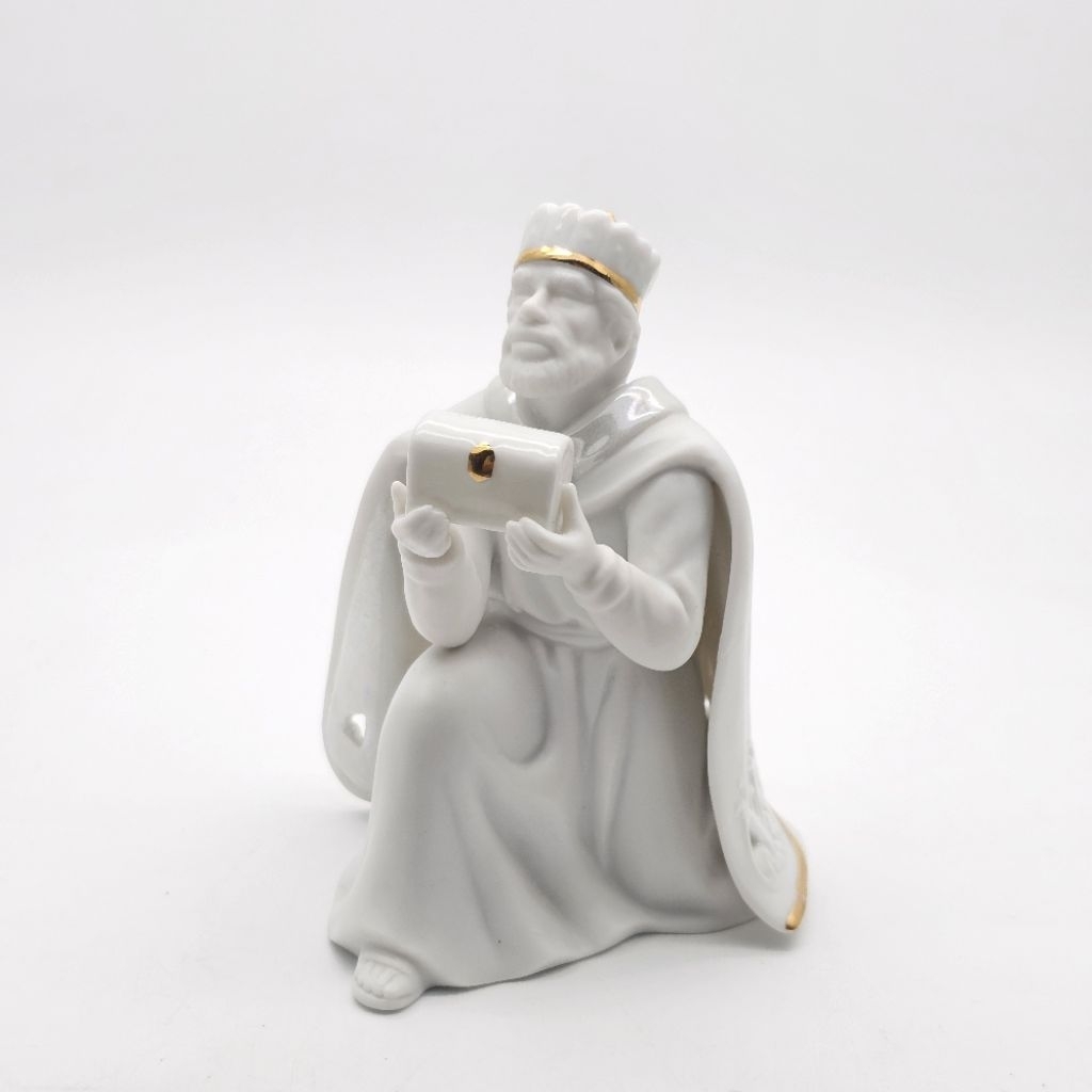 High gloss White and Gold Wise Man Christmas Nativity, 4"