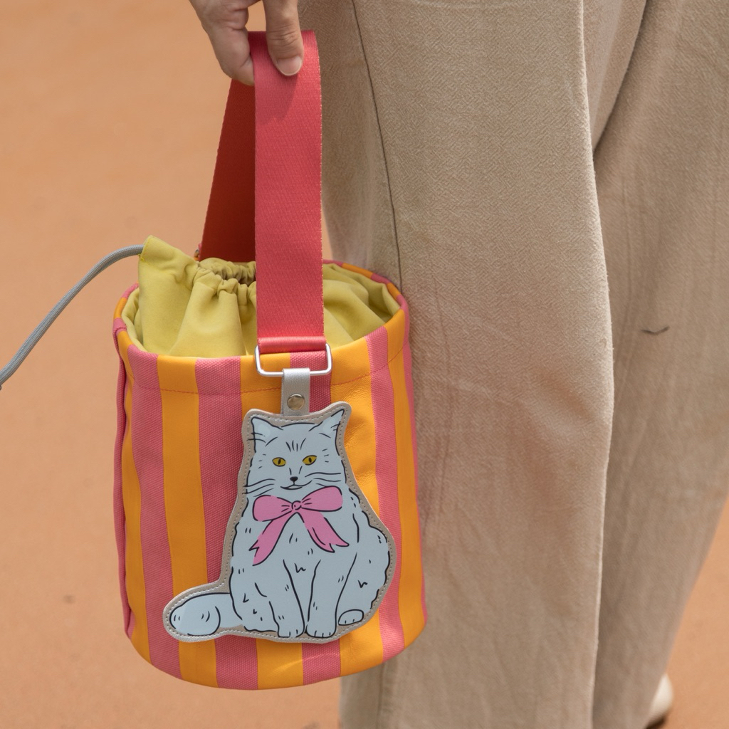 Blue Cat Bucket Bag กระเป๋าทรงถัง ผ้าแคนวาสหนาสีชมพู พิมพ์ลายสีส้ม