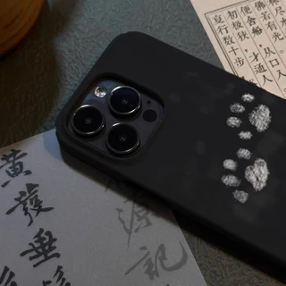 เคสโทรศัพท์ลายอุ้งเท้าแมวน่ารัก พื้นหลังสีดำ สำหรับ iPhone 16 Pro Max XS Max 15 Pro 13 เคสซิลิโคน 11 เคสแข็งกันกระแทก