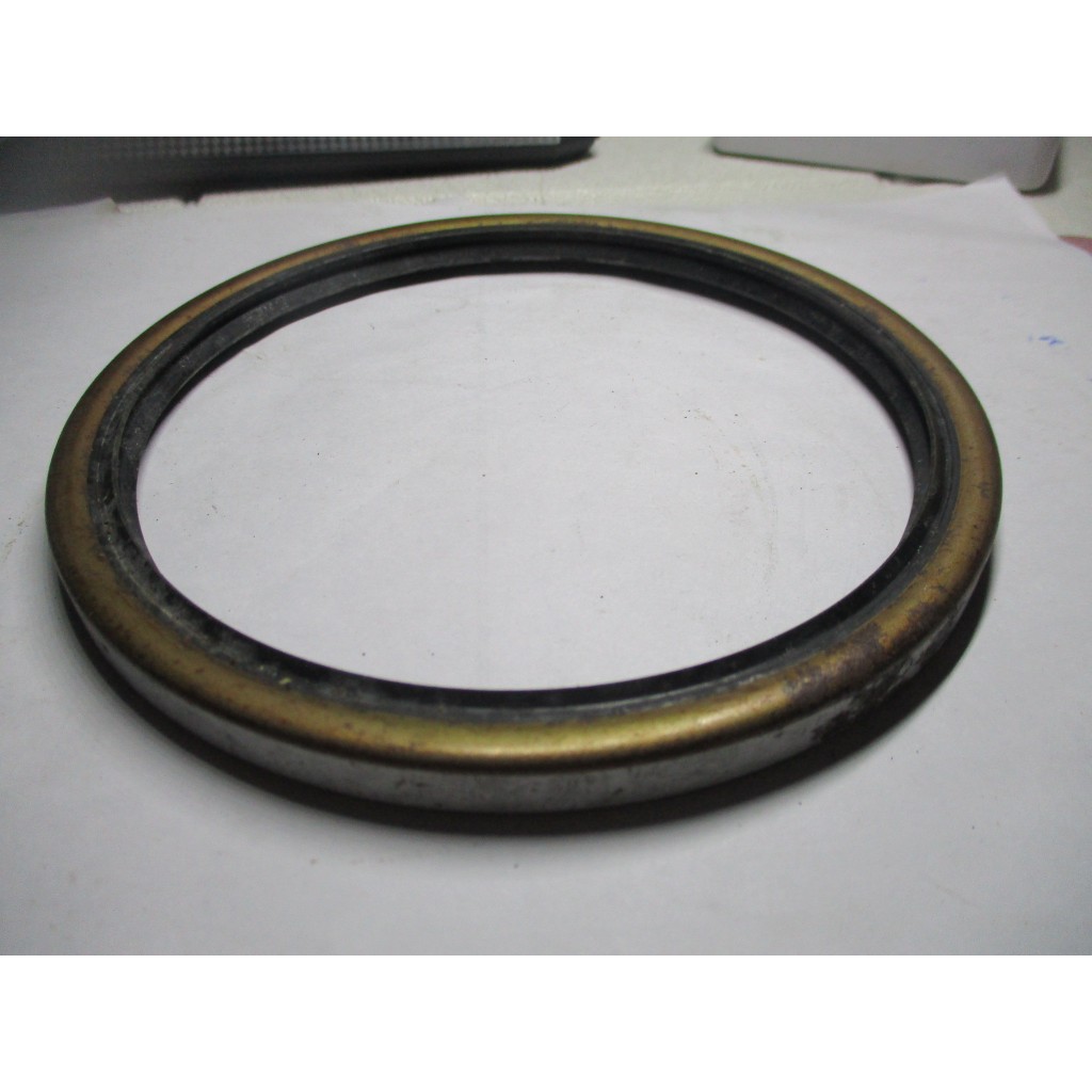 ซีลล้อหน้า   NISSAN  UD CW430    130-150-10    ราคา 1 ชิ้น  ตำหนิตามภาพ 2