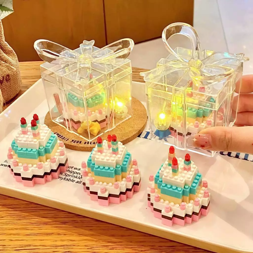 ใหม่ บล็อกตัวต่อเค้ก DIY ของขวัญวันเกิด มีกล่อง มีไฟ ของสะสม ตัวต่อเค้กวันเกิด🎂🎁