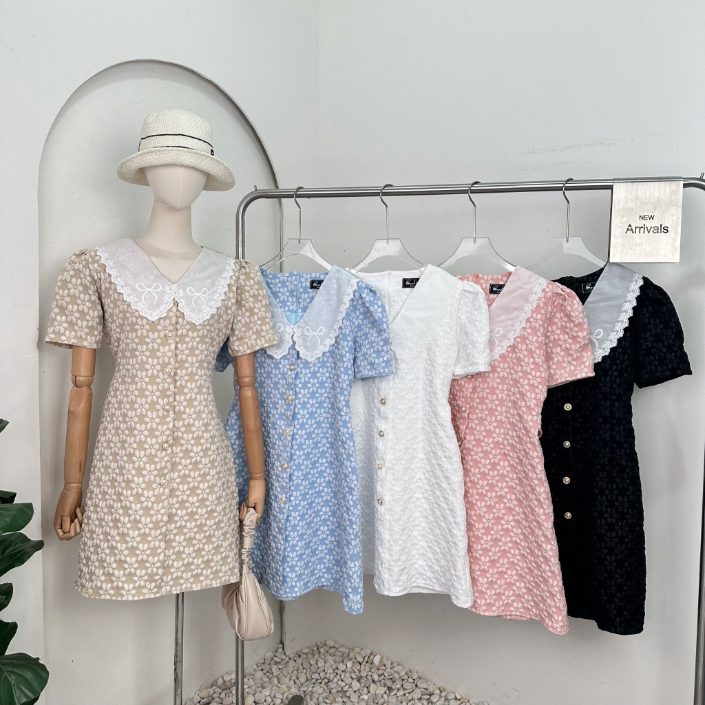 Mook_shop เดรสลักชูลายดอกไม้ คอปกปักลายลูกไม้โบว์  มีซับใน