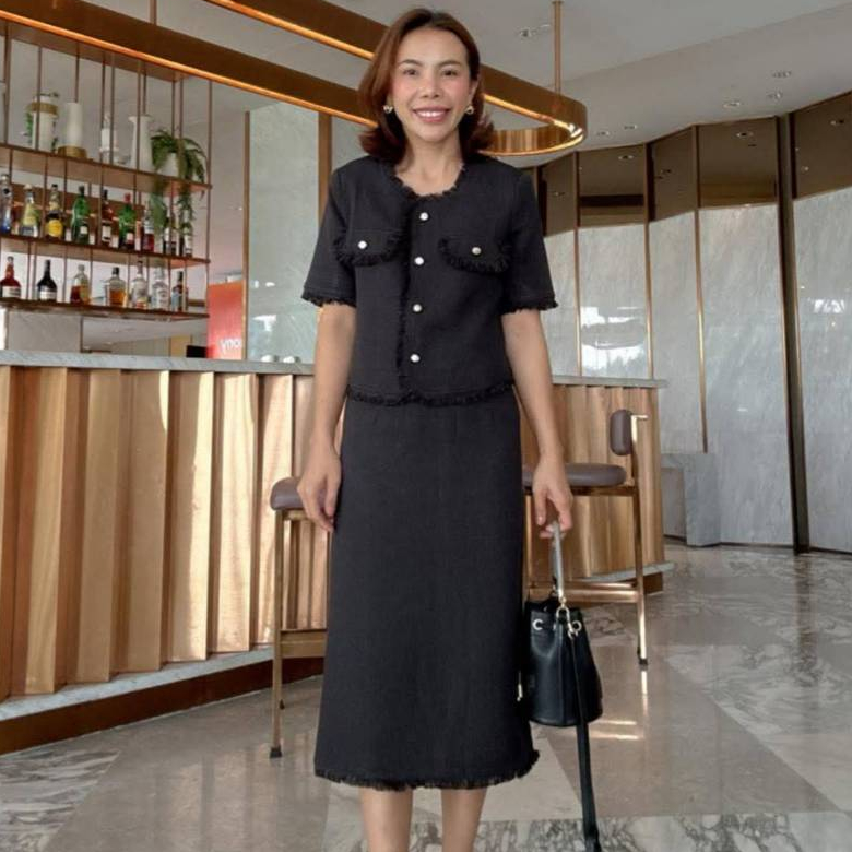 ชุดเซ็ตเสื้อกับกระโปรงผ้าทวิต