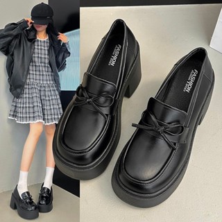 รองเท้าโลฟเฟอร์พื้นหนาสไตล์ย้อนยุค รองเท้าหนังสไตล์อังกฤษที่…