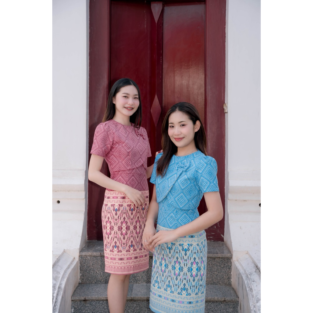 เดรสคอกลมซิปหลังทรงสอบ อัดกาว