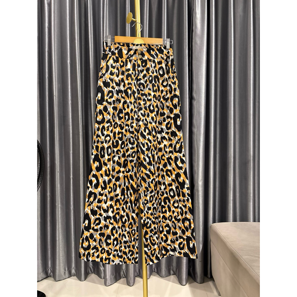 E066 GLAMOROUS PLISSE WIDE LEG TROUSERS IN ANIMAL PRINT-MULTI กางเกงในเสือดาว ป้าย Iris Fashion