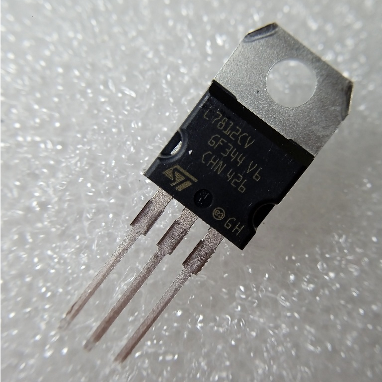 ( 7812 )  ST  L7812CV L7812 IC เรกูเลเตอร์ 12V 1.5A TO-220 ยี่ห้อ ST ราคาต่อ 1 ตัว