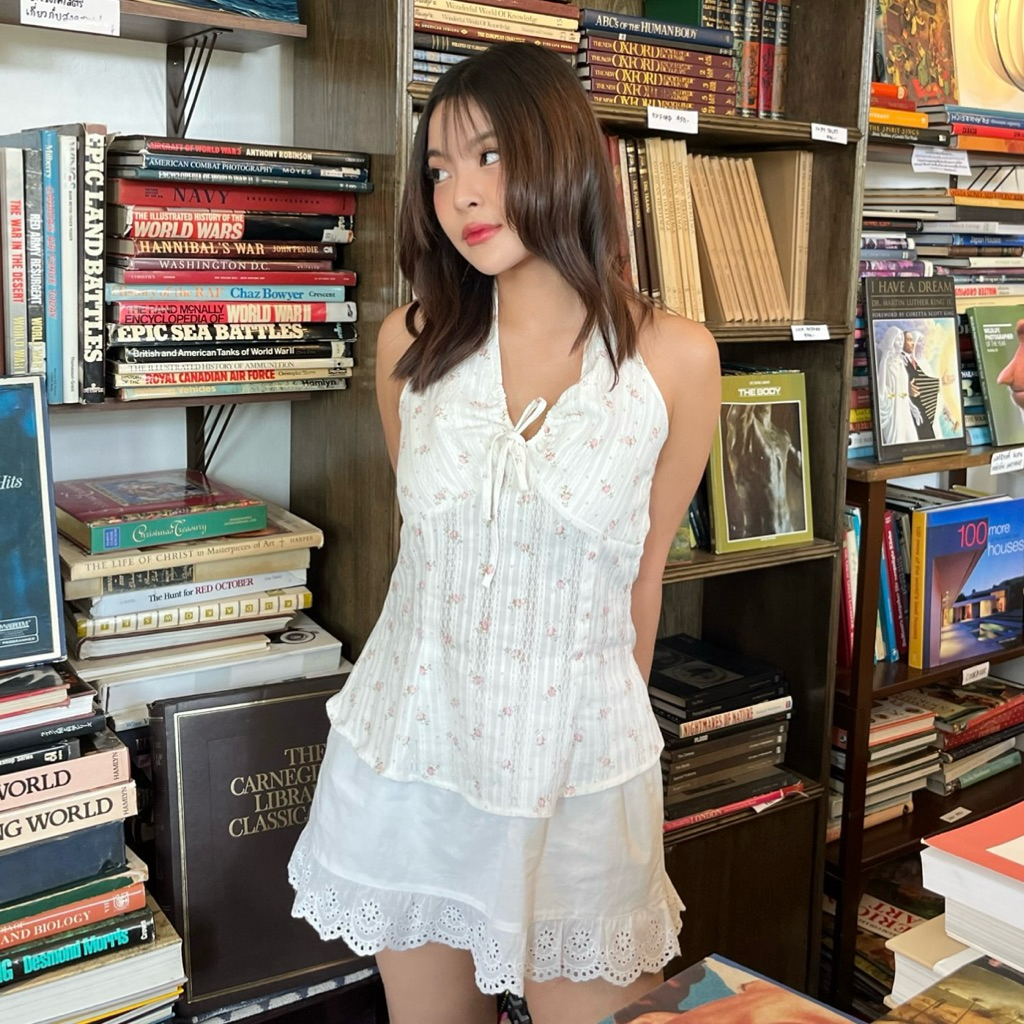 PEONY TOP -  เสื้อดีเทลคล้องคอ แบบผูกคอด้านหลัง ปลายระบาย (nita.bkk)