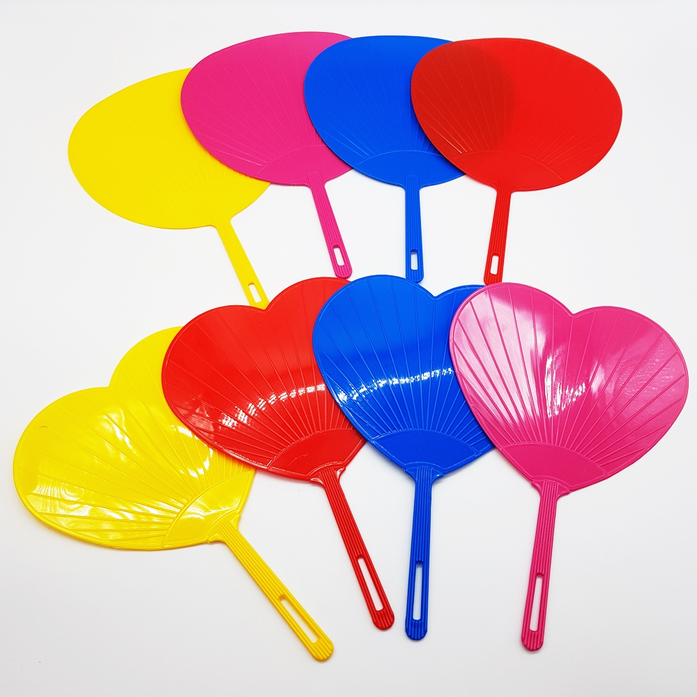 พัดพลาสติก หนาแข็งแรง เย็นสบาย พัดมือ พัดพกพาส่งแบบสุ่มสี / ราคาต่ออัน