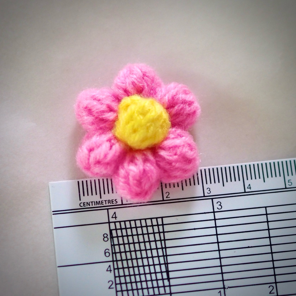 ดอกไหมพรมถัก 6 กลีบ 🌼 (บรรจุแพ็คละ 10 ดอก) - รูปที่ 4