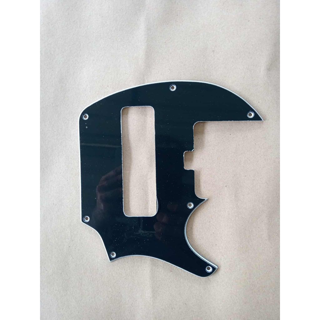 Umeda bass headless pickguard. งานคัสต้อมใช้เวลางาน4-7วัน สีอื่นๆทักแชท