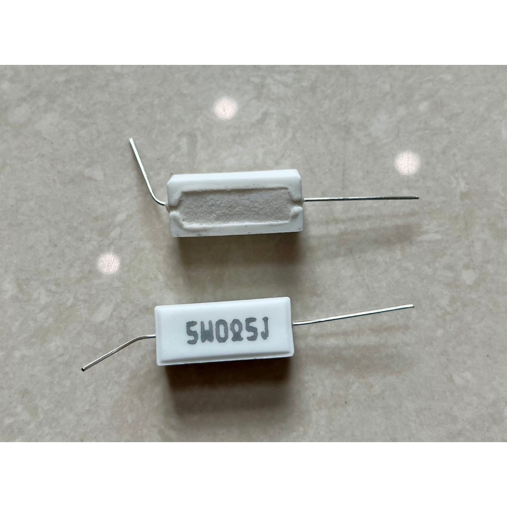 0.5R 5W 0.5 OHM J ขาAxial Ceramic Resistor ( 1 ชุด มี 10 ตัว )