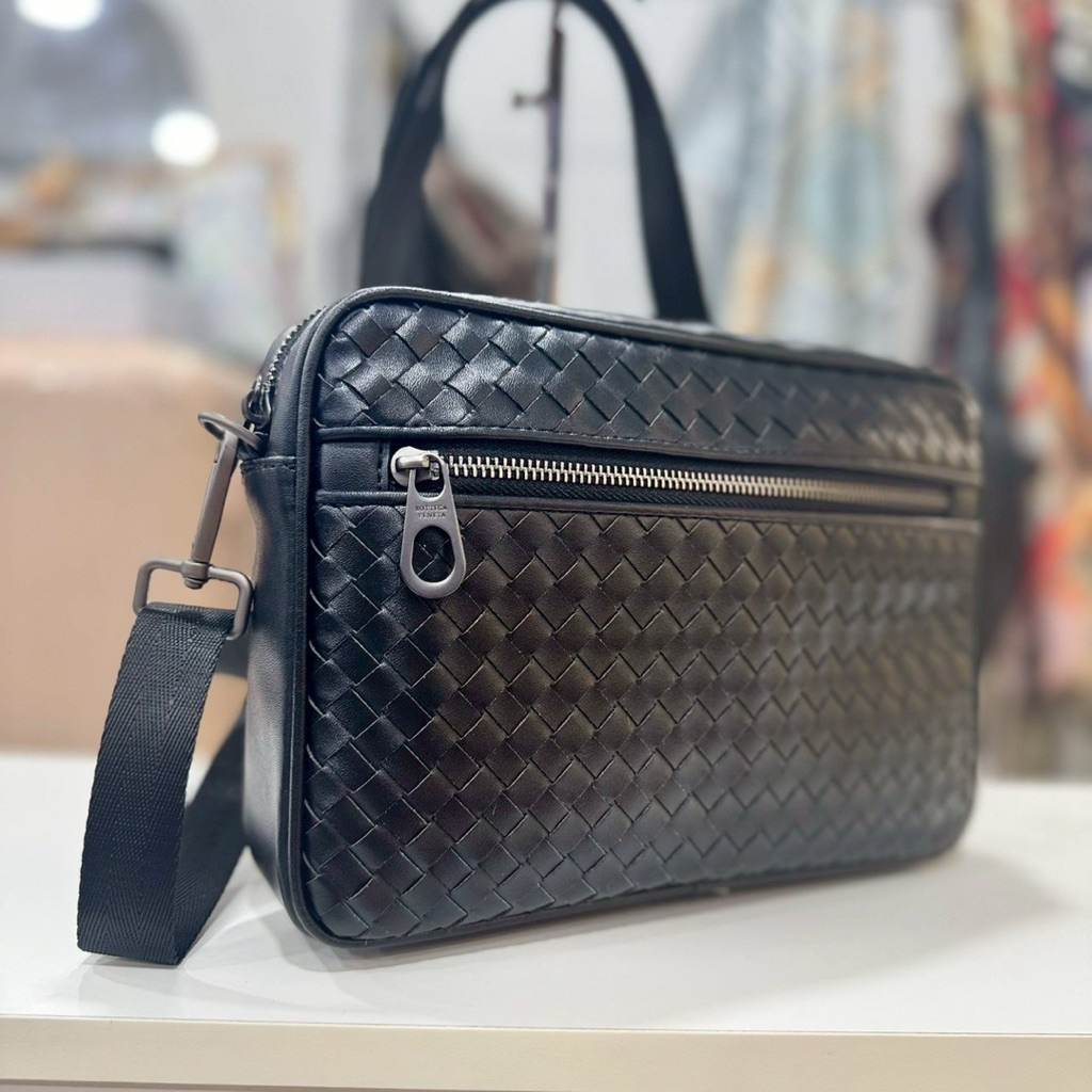 (wcb.)พร้อมส่งกระเป๋าสะพายข้างผู้ชายmessager bag พร้อมส่ง เนื้องานสวย size 28x5x19 cm.🖤👦🏻✨