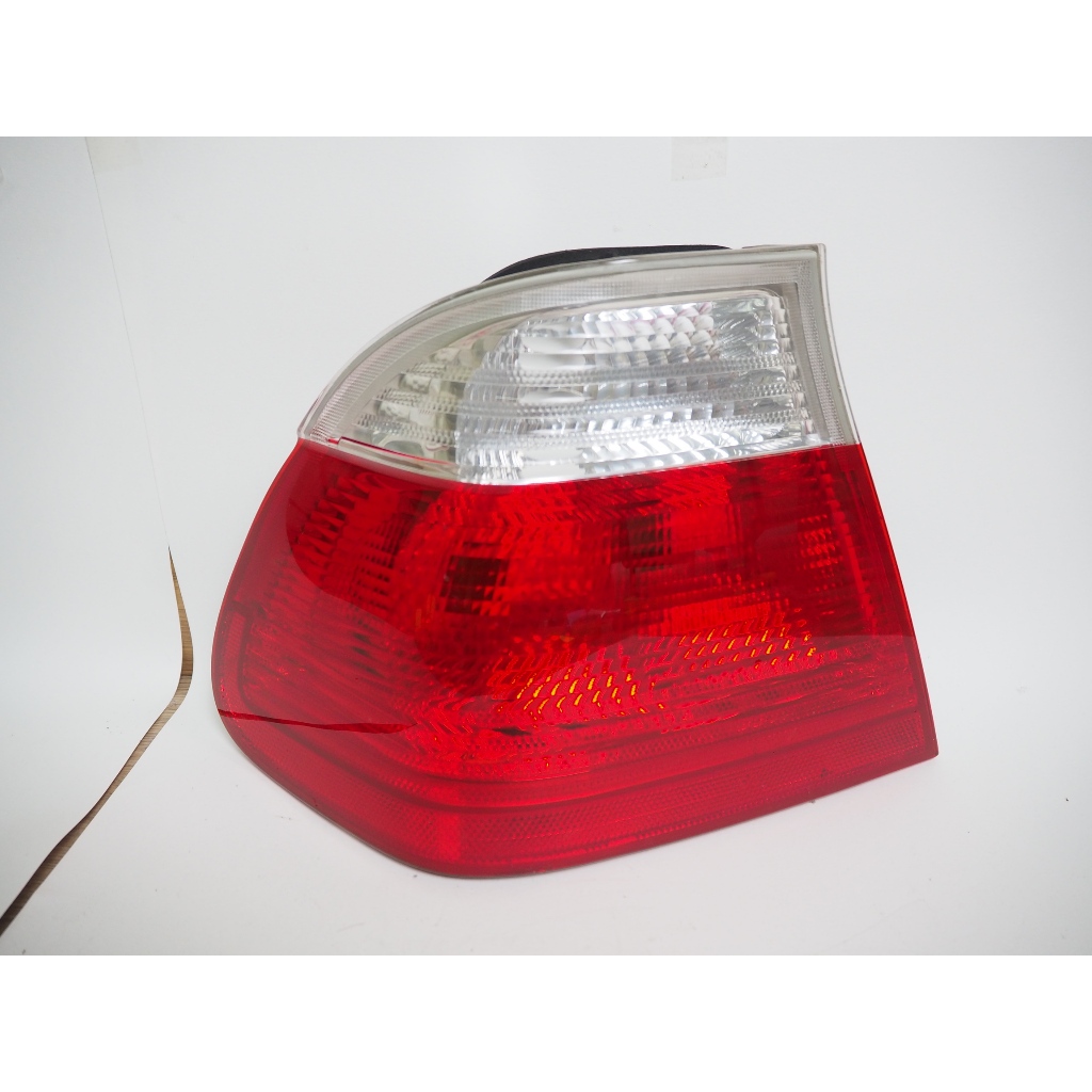 ไฟท้ายหลังซ้ายBMW E46 เบอร์อะไหล่ 8383821 มือ2
