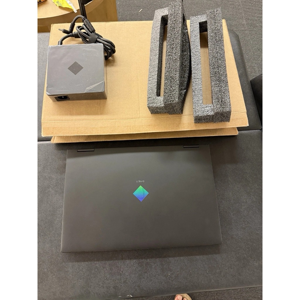 HP Laptop OMEN 17-CK2095CL i9-13900HX 32GB 17.3 นิ้ว 165Hz RTX 4090 / 2TB NVMe แล็ปท็อปสำหรับเล่นเกม