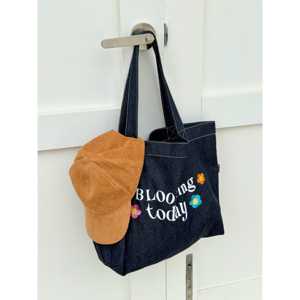 Denim Tote Bag - กระเป๋าผ้ายีนส์ ปักลาย ผ้ายีนส์แท้