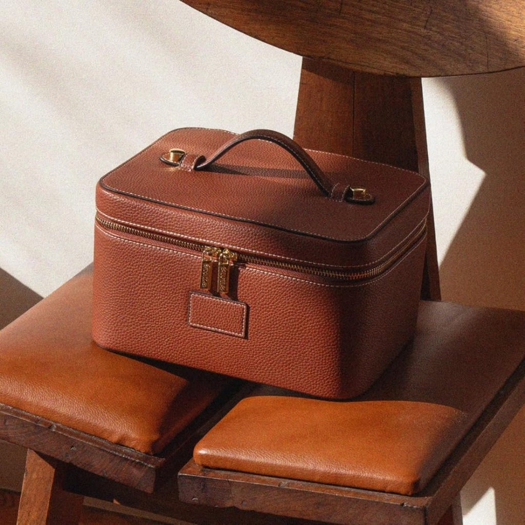นำเข้าจากAustralia Etoile Vanity Case (ไซส์กลาง) เอตัวล์ กระเป๋าเครื่องสำอาง ของแท้ 100%