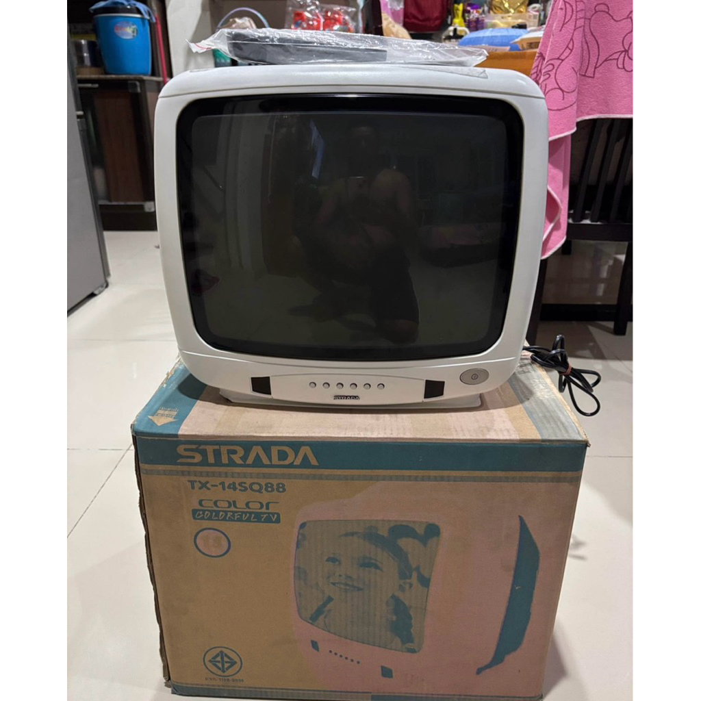 Strada CRT Color TV White Color 14 inches