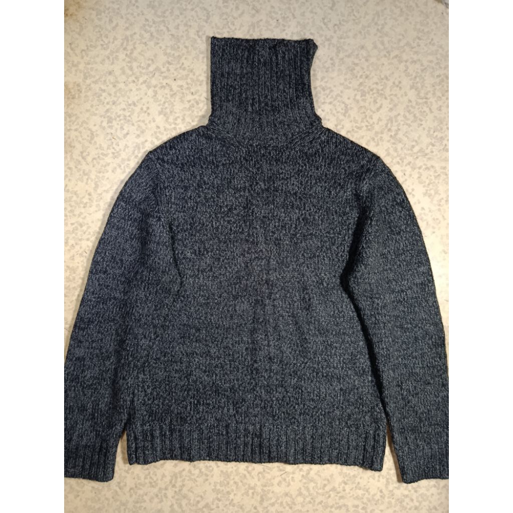 GU เสื้อไหมพรมคอเต่า