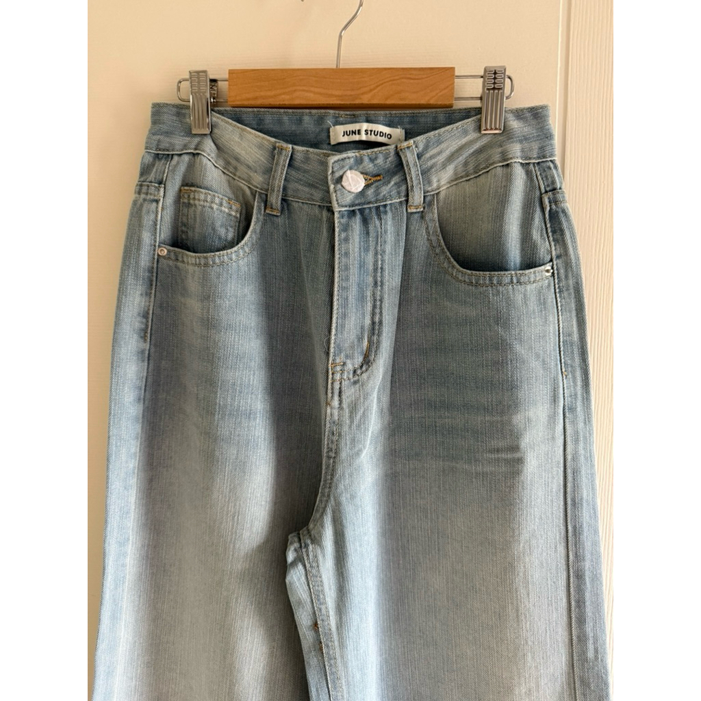 มือ 1 ตัดป้ายแล้ว กางเกงยีนส์ขากระบอกใหญ่ สียีนส์อ่อน ป้าย JUNE STUDIO ผ้าดีมาก ทรงสวย ไซร์ M เอว 28