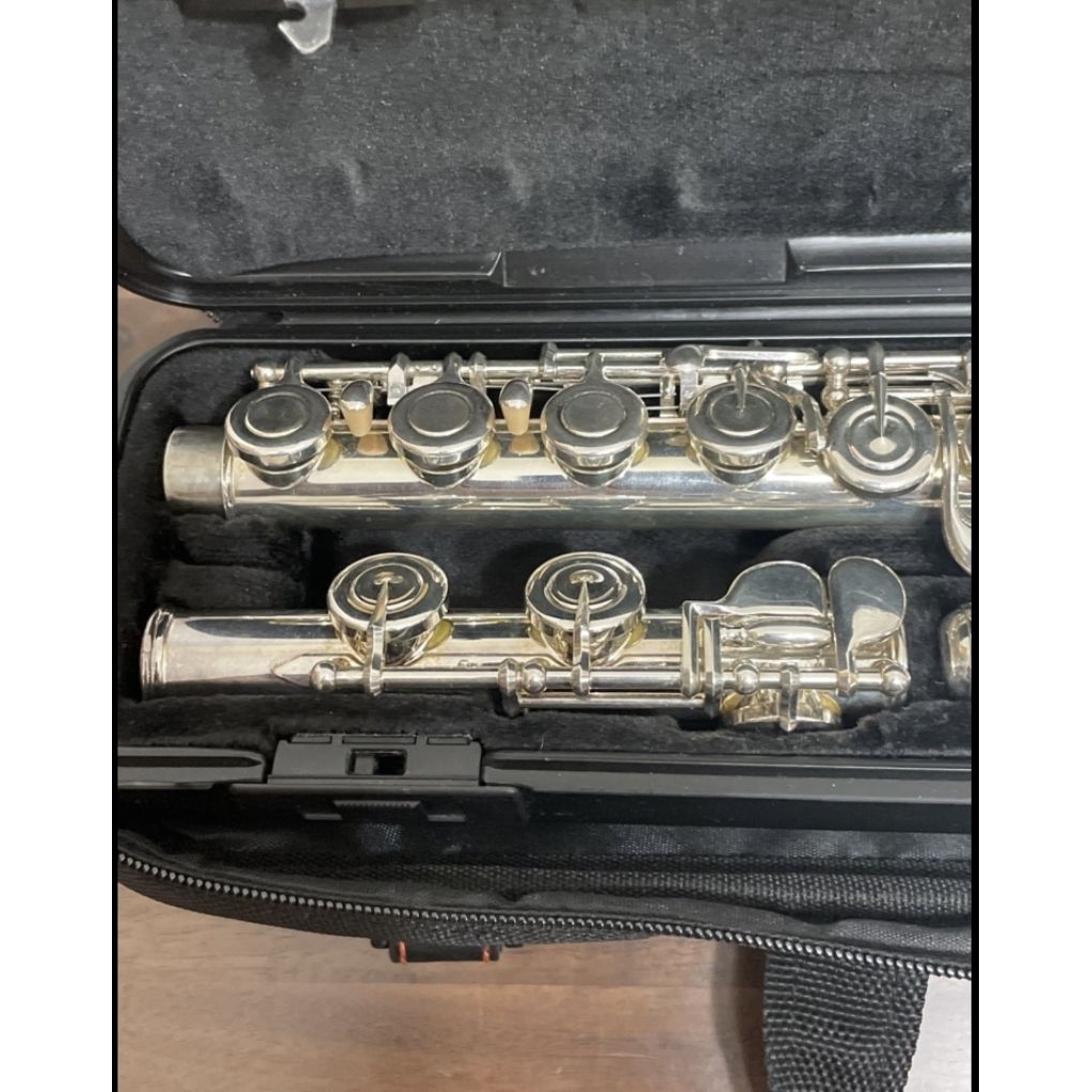 Flute yamaha yfl-212  มือสองสภาพดี มาครบกล่อง