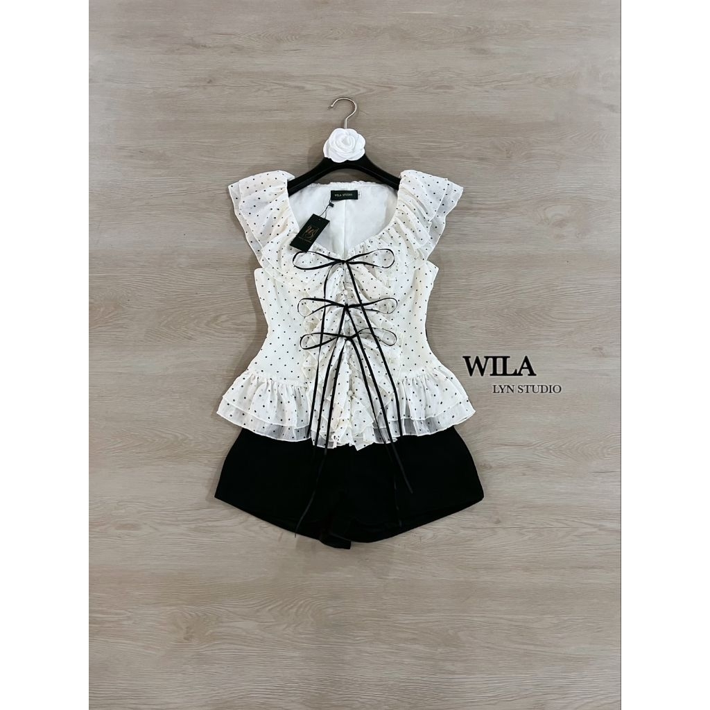 WILA  SETเสื้อ+กางเกงงานเสื้อทรงคุณหนูแต่งช่วงคอและบ่าระบายๆ ยาวลงมา ด้วยผ้าชีฟอง - รูปที่ 2