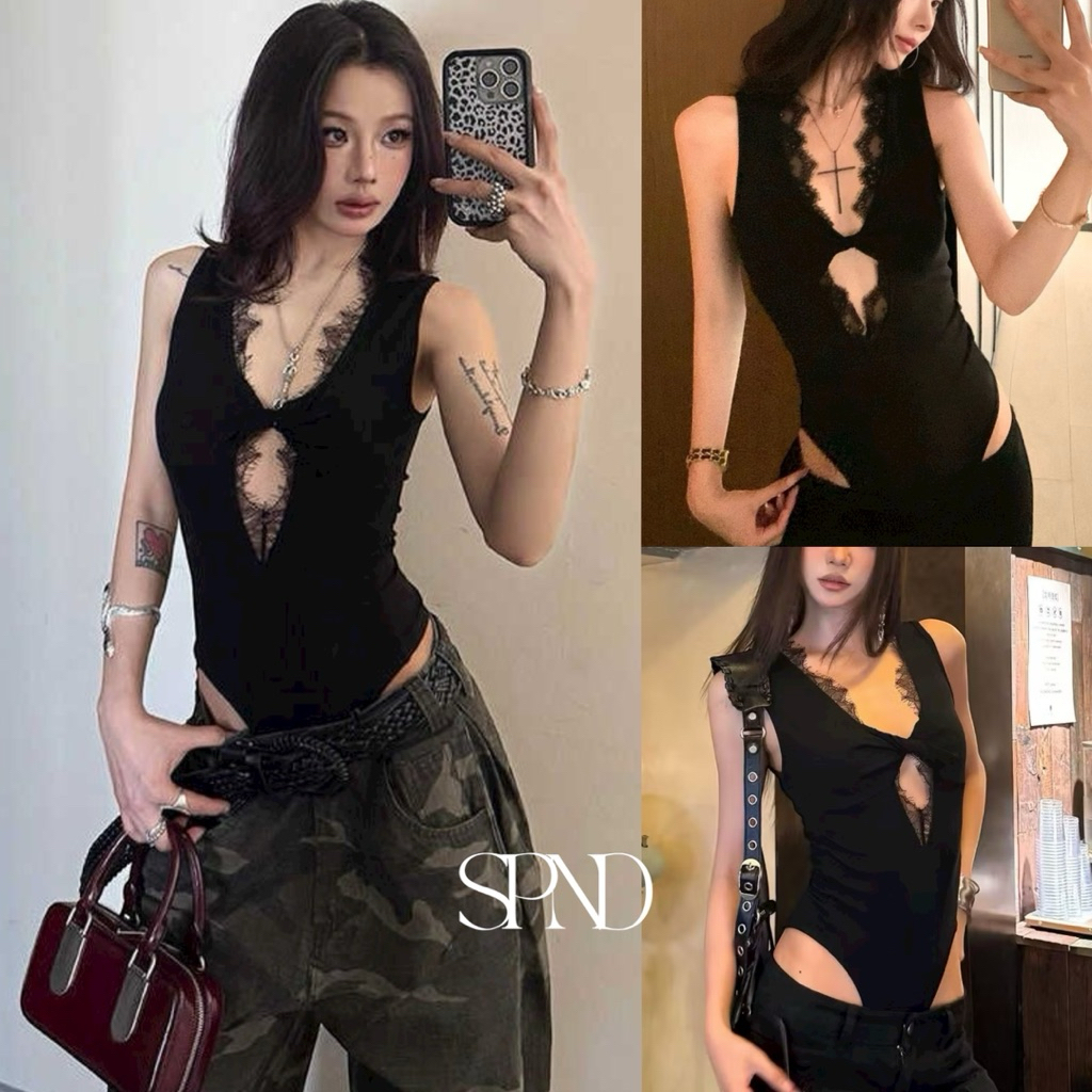 SPND 【พร้อมส่งจากไทย】บอดี้สูทลูกไม้เข้ารูปแขนกุด คอวีเว้าลึก แฟชั่น2025 อวดหุ่นสุดปัง(A9426)