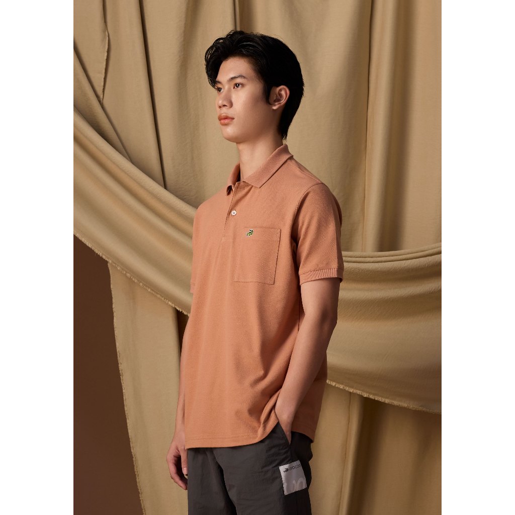 CROCODILE MOCHA MOUSSE BROWN REGULAR FIT POLO SHIRT เสื้อโปโลสีนำ้ตาลมอคค่ามูส ทรงเรกูล่าร์ฟิต