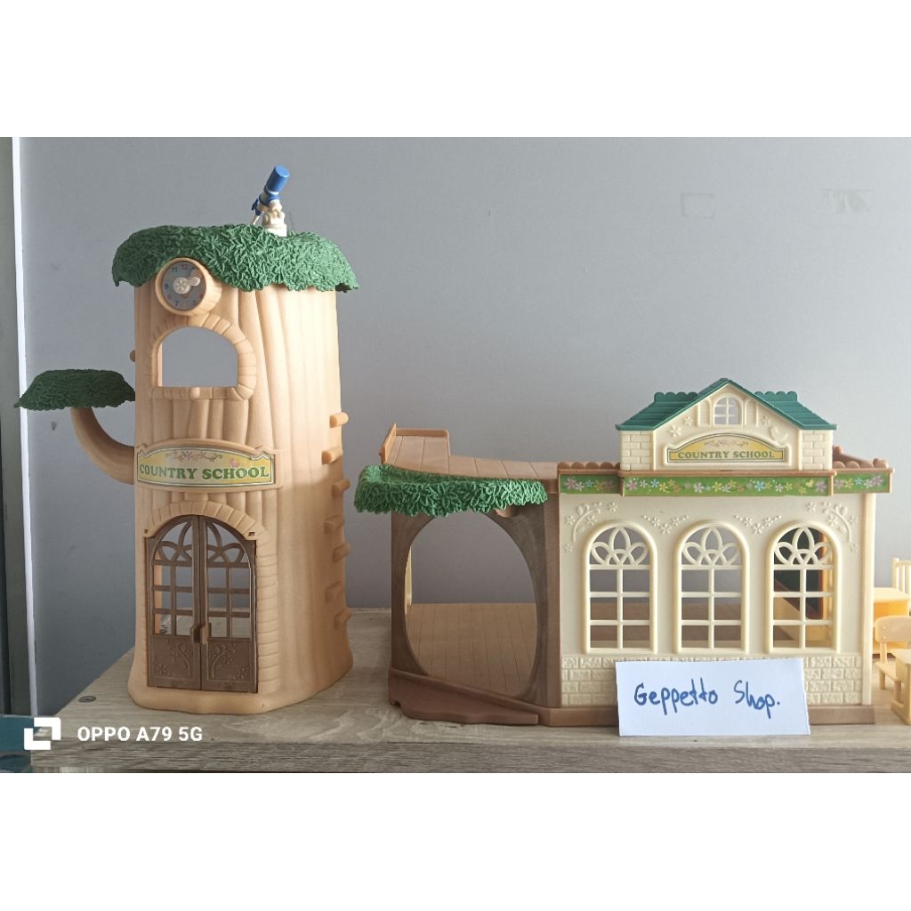 Sylvanian Families Sylvanian : Country Tree School / ซิลวาเนียน แฟมิลี่ โรงเรียนต้นไม้
