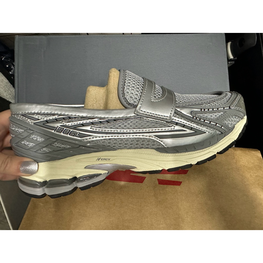 💯 พร้อมส่ง MEN New Balance Loafer 1906LAE Silver Mettalic 9.5 US