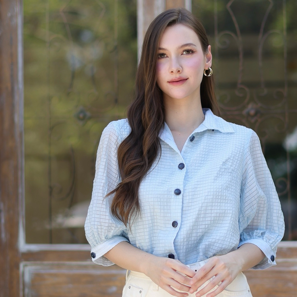 Gem top w: Blue เสื้อเชิ้ตผู้หญิงสีฟ้า แขนพอง ผ้าไม่ต้องรีด เสื้อไม่ต้องรีด [FreeDary.brand]