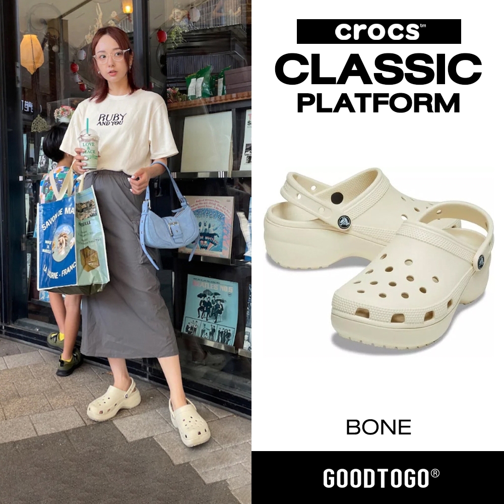 Crocs รองเท้าแตะ รองเท้าลำลอง Women Classic Platform Clog 206750-2Y2