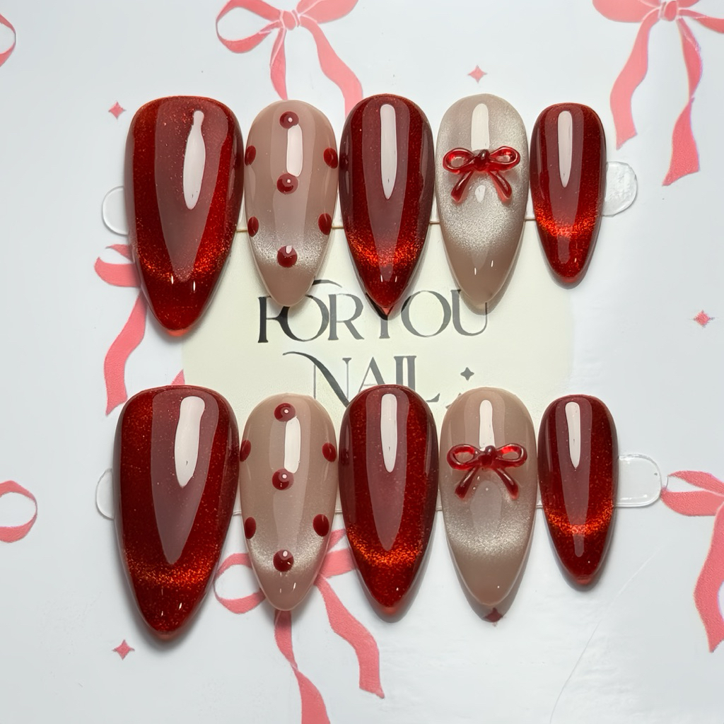 เล็บปลอมเจล สีแดงติดโบว์ แถมกาวและอุปกรณ์ติดเล็บ (Handmade 1-3 วัน)