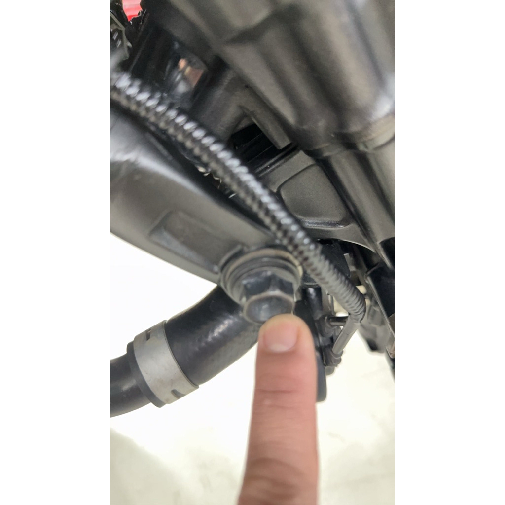 น็อตยึดเครื่องCBR650F /CB650F/CBR650R/CB650R ปี 2013 ถึง 2025 ของแท้ตรงรุ่นเบิกศูนย์