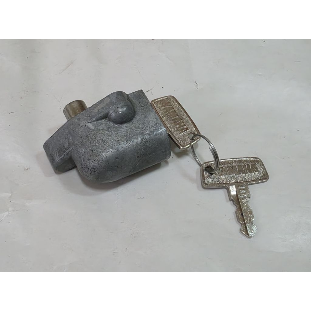 กุญแจ​ล๊อก​คอ Yamaha​ YG-5​ YL-2​ YB100​ YA6​ แท้​ใหม่​ สวย