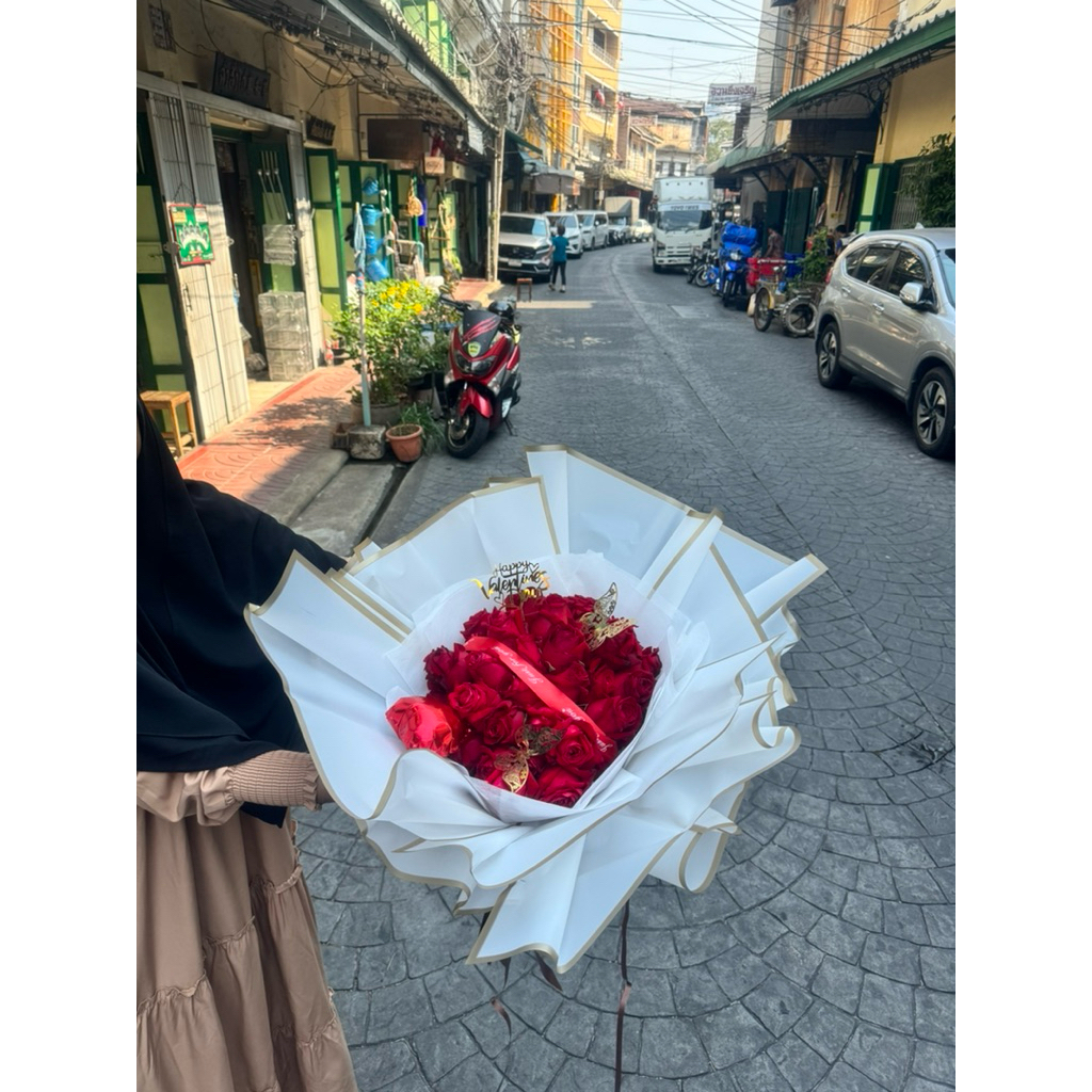 Rose flowers bouquet anniversary gift with butterfly free gift