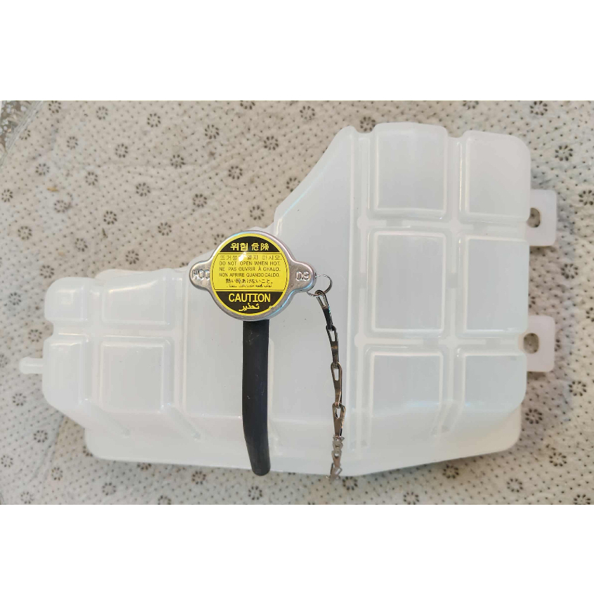 ถังพักเก็บน้ำหล่อเย็นสำรอง สำหรับ Kia Sorento 3.5L 2003-2006พร้อมฝาครอบท่อ OEM 254303E201, 25430 3E2
