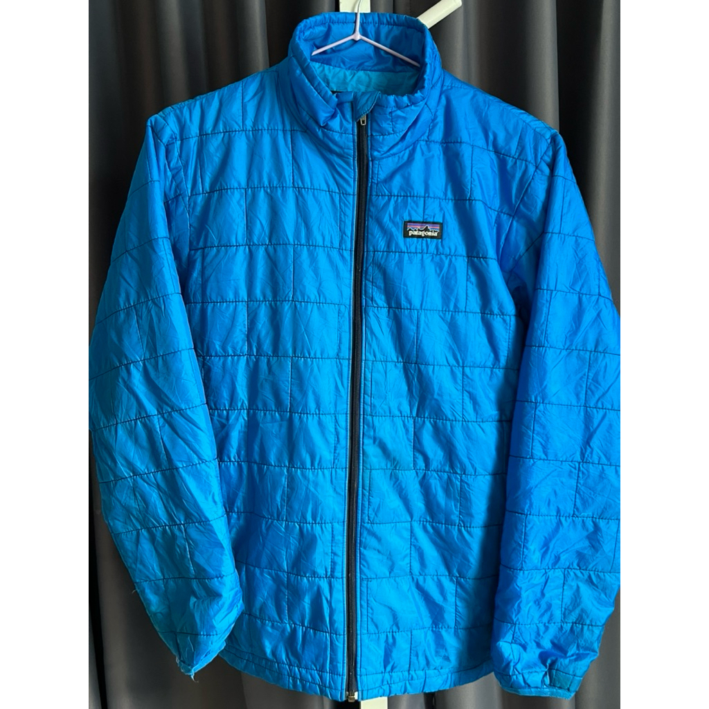 เสื้อกันหนาว Patagonia  แท้!!  อก 36 ยาว 24 ตำหนิ ปลายแขน ตามภาพ