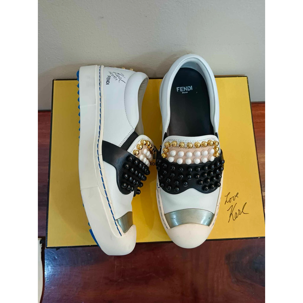 รองเท้าfendiสภาพสวยมาก