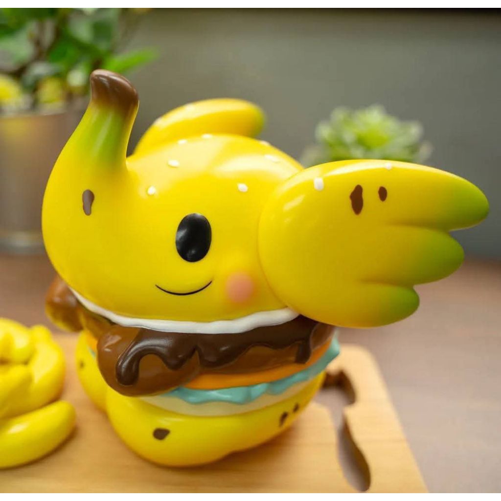 ELFIE  BANANA BURGER 🍌🍔🐘SIZE: 5.5"   Original Elfie burger ตัวใหญ่เหมือนในรูป  มีกล่องครบ สภาพใหม่