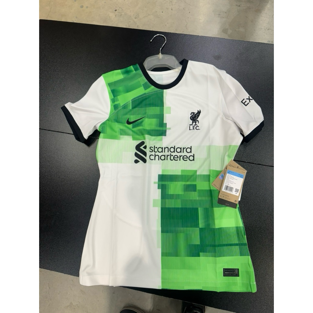 🌿 ใหม่พร้อมส่ง เสื้อเยือนลาย Pixcel ขาว เขียว สุดล้ำ size M ลิเวอร์พูล 2023/24 แท้ 100% ลุคสุดโมเดิร