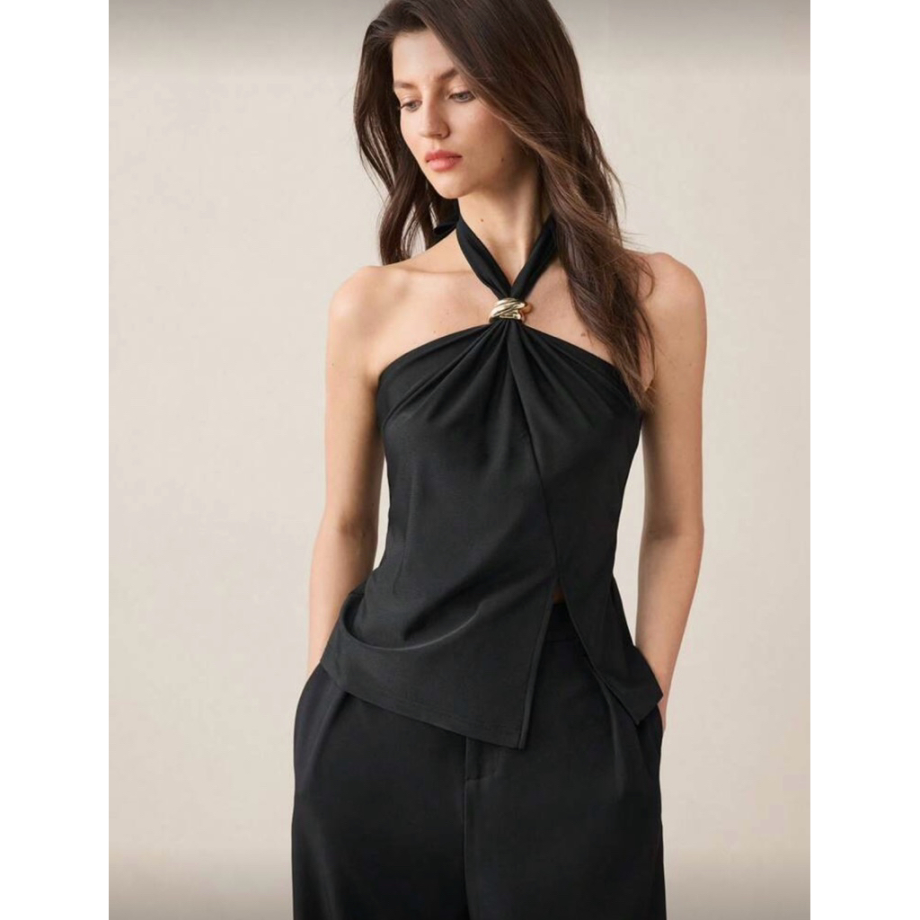 BizChic เสื้อสายเดี่ยวผ้าซาตินคล้องคอประดับหัวเข็มขัดโลหะสำหรับผู้หญิง เหมาะสำหรับใส่ไปทำงานในเมือง,